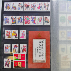 Lot de timbres de Chine 1913-2001 neufs et oblitérés en un album.