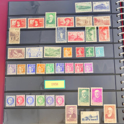 Lot de timbres de France 1867-1944 neufs et oblitérés en un album.