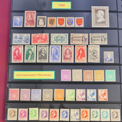 Lot de timbres de France 1867-1944 neufs et oblitérés en un album.