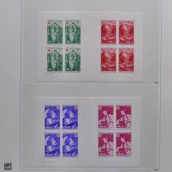 Collection timbres de France 1970-1975 neufs** et oblitérés complet en album Safe.