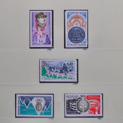 Collection timbres de France 1970-1975 neufs** et oblitérés complet en album Safe.