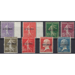 Lot de 8 timbres des cours d'instruction surchargés Spécimen neufs*.