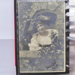 Collection de cartes postales thématiques Costumes Alsaciens en un album.