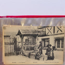 Collection de cartes postales thématiques Costumes Alsaciens en un album.