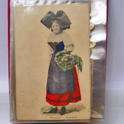 Collection de cartes postales thématiques Costumes Alsaciens en un album.
