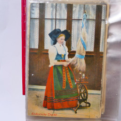 Collection de cartes postales thématiques Costumes Alsaciens en un album.