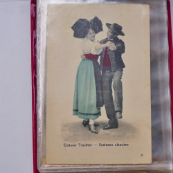 Collection de cartes postales thématiques Costumes Alsaciens en un album.