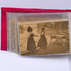 Collection de cartes postales thématiques Costumes Alsaciens en un album.