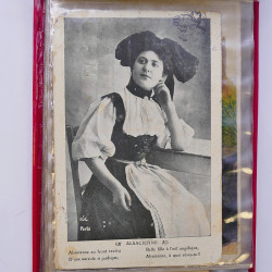Collection de cartes postales thématiques Costumes Alsaciens en un album.