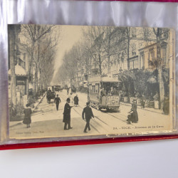 Collection de cartes postales thématiques Costumes Alsaciens en un album.