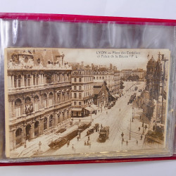 Collection de cartes postales thématiques Costumes Alsaciens en un album.