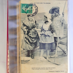 Collection de cartes postales thématiques Costumes Alsaciens en un album.