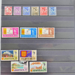 Lot de timbres de Jersey oblitérés en un album.
