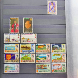 Lot de timbres de Jersey oblitérés en un album.