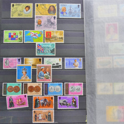 Lot de timbres de Jersey oblitérés en un album.