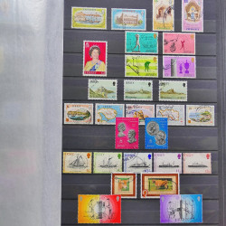 Lot de timbres de Jersey oblitérés en un album.