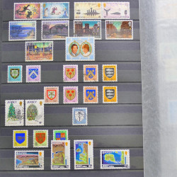 Lot de timbres de Jersey oblitérés en un album.