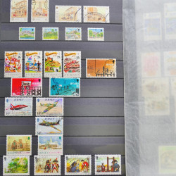 Lot de timbres de Jersey oblitérés en un album.