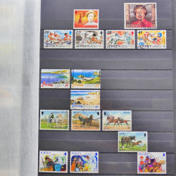 Lot de timbres de Jersey oblitérés en un album.