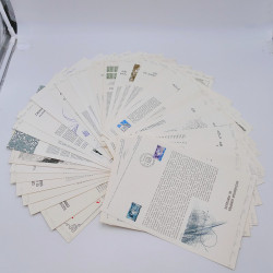 Vrac philatélique de timbres du monde neufs et oblitérés en un carton.