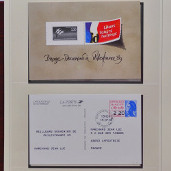 Vrac philatélique de timbres du monde neufs et oblitérés en un carton.