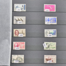 Vrac philatélique de timbres du monde neufs et oblitérés en un carton.