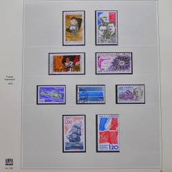 Vrac philatélique de timbres du monde neufs et oblitérés en un carton.