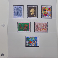 Vrac philatélique de timbres du monde neufs et oblitérés en un carton.