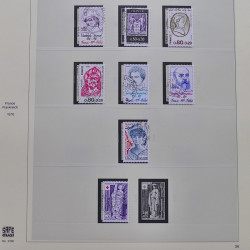 Vrac philatélique de timbres du monde neufs et oblitérés en un carton.