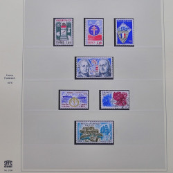 Vrac philatélique de timbres du monde neufs et oblitérés en un carton.