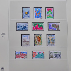 Vrac philatélique de timbres du monde neufs et oblitérés en un carton.