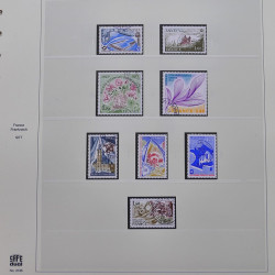 Vrac philatélique de timbres du monde neufs et oblitérés en un carton.