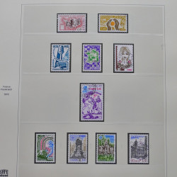 Vrac philatélique de timbres du monde neufs et oblitérés en un carton.