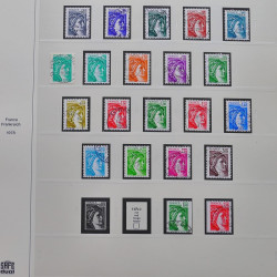 Vrac philatélique de timbres du monde neufs et oblitérés en un carton.