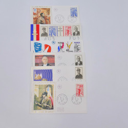 Vrac philatélique de timbres du monde neufs et oblitérés en un carton.