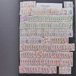 Vrac philatélique de timbres du monde neufs et oblitérés en un carton.