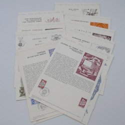 Vrac philatélique de timbres du monde neufs et oblitérés en un carton.