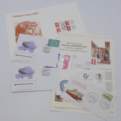 Vrac philatélique de timbres du monde neufs et oblitérés en un carton.