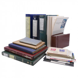 Vrac philatélique de timbres du monde neufs et oblitérés en un carton.