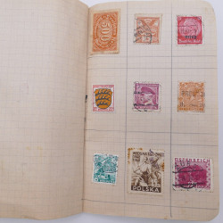 Vrac philatélique de timbres du monde neufs et oblitérés en un carton.