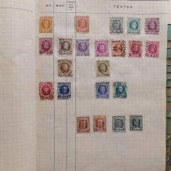 Vrac philatélique de timbres du monde neufs et oblitérés en un carton.