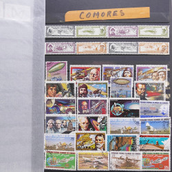 Vrac philatélique de timbres du monde neufs et oblitérés en un carton.