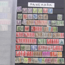 Vrac philatélique de timbres du monde neufs et oblitérés en un carton.