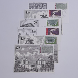 Vrac philatélique de timbres du monde neufs et oblitérés en un carton.