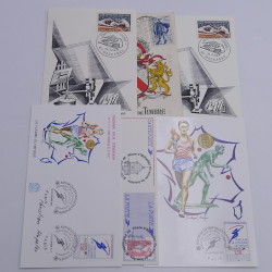 Vrac philatélique de timbres du monde neufs et oblitérés en un carton.