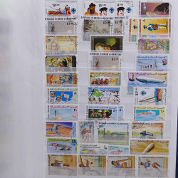 Vrac philatélique de timbres du monde neufs et oblitérés en un carton.