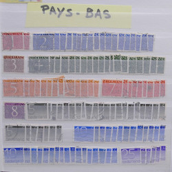 Vrac philatélique de timbres du monde neufs et oblitérés en un carton.