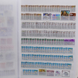 Vrac philatélique de timbres du monde neufs et oblitérés en un carton.