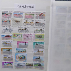 Vrac philatélique de timbres du monde neufs et oblitérés en un carton.