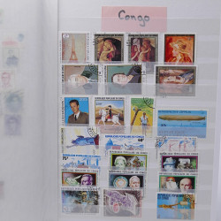 Vrac philatélique de timbres du monde neufs et oblitérés en un carton.